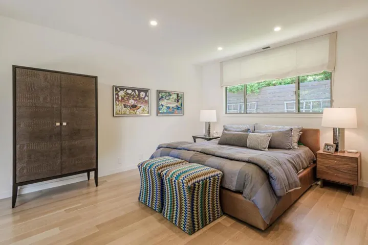 823 La Mesa Drive, Portola Valley, California 94028