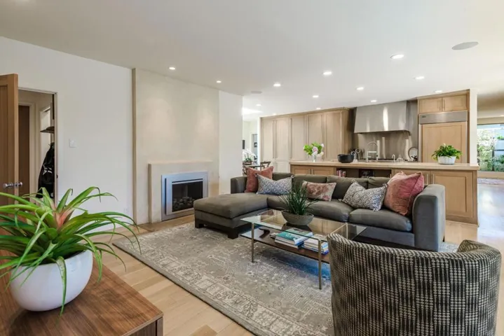 823 La Mesa Drive, Portola Valley, California 94028