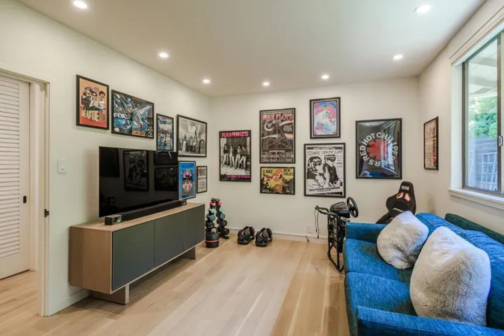 823 La Mesa Drive, Portola Valley, California 94028
