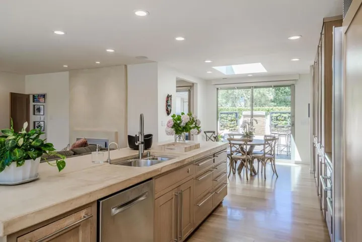 823 La Mesa Drive, Portola Valley, California 94028