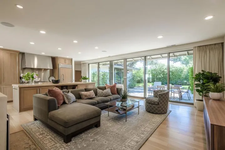 823 La Mesa Drive, Portola Valley, California 94028
