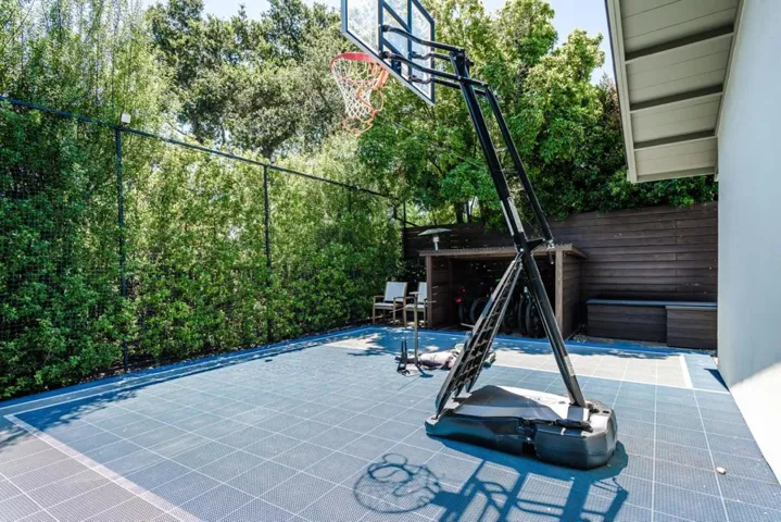 823 La Mesa Drive, Portola Valley, California 94028