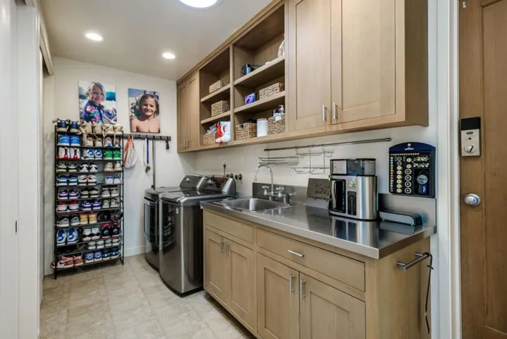 823 La Mesa Drive, Portola Valley, California 94028