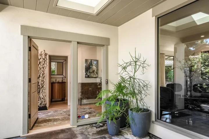 823 La Mesa Drive, Portola Valley, California 94028