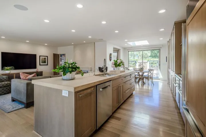 823 La Mesa Drive, Portola Valley, California 94028