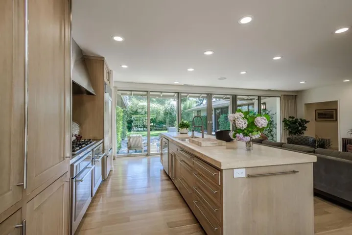 823 La Mesa Drive, Portola Valley, California 94028