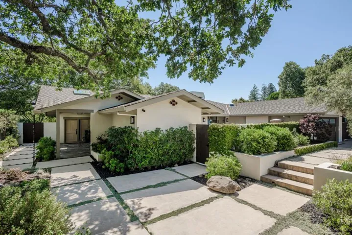 823 La Mesa Drive, Portola Valley, California 94028
