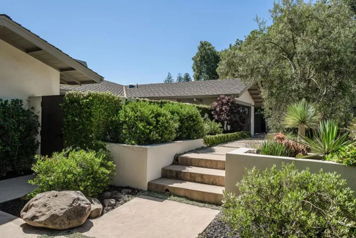 823 La Mesa Drive, Portola Valley, California 94028