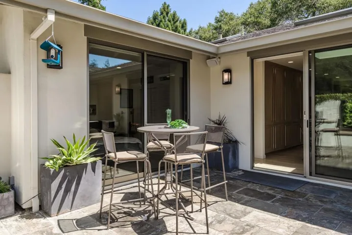 823 La Mesa Drive, Portola Valley, California 94028