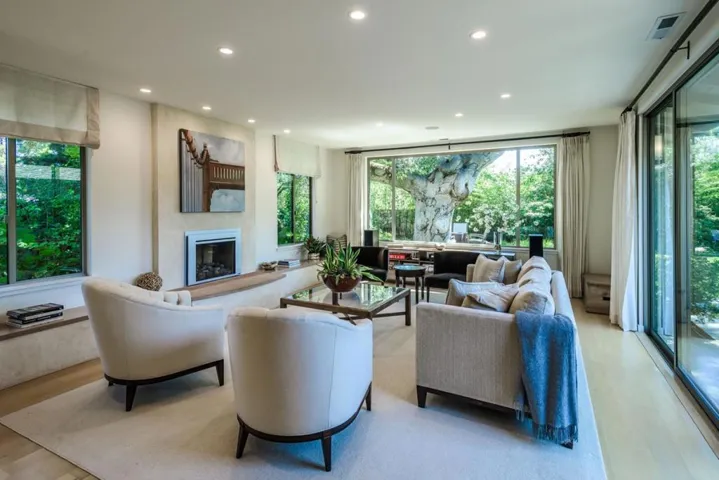 823 La Mesa Drive, Portola Valley, California 94028