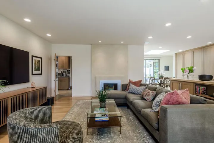 823 La Mesa Drive, Portola Valley, California 94028