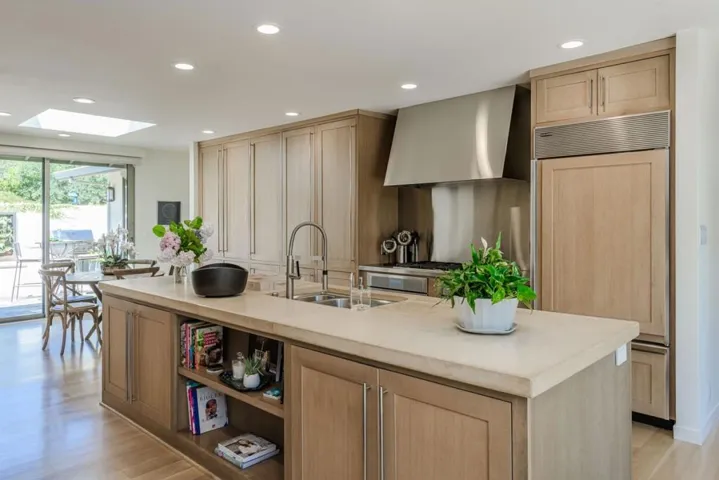 823 La Mesa Drive, Portola Valley, California 94028
