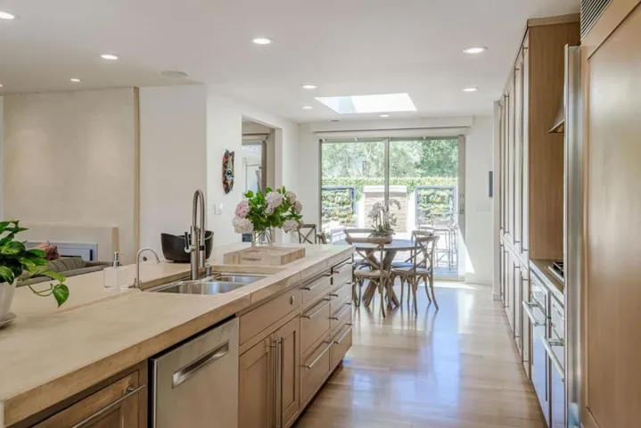 823 La Mesa Drive, Portola Valley, California 94028