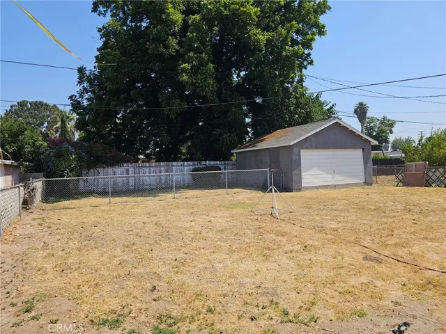 Detached 2 car garage spacious back yard
