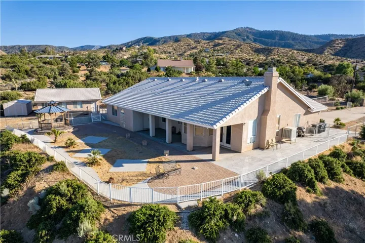 9075 E Primavera Road, Pinon Hills, California 92372