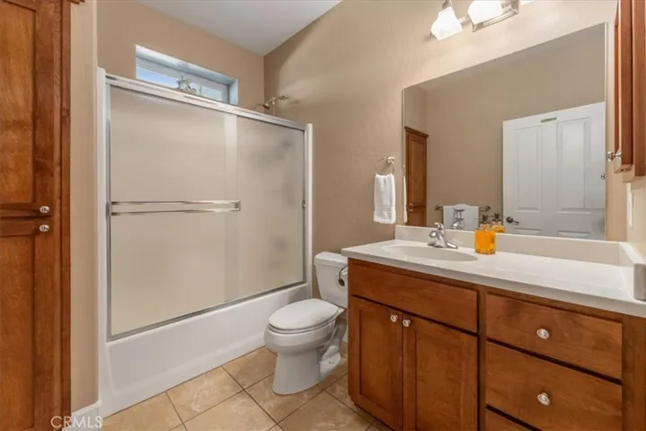 Lower level full bathroom.