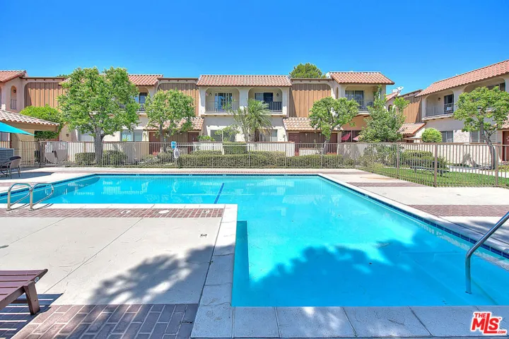 19545 Sherman Way 19, Reseda, California 91335