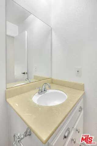 19545 Sherman Way 19, Reseda, California 91335