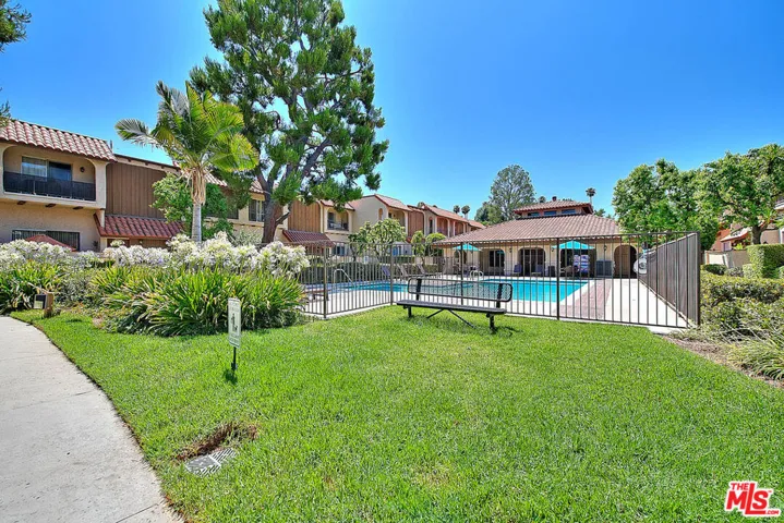 19545 Sherman Way 19, Reseda, California 91335