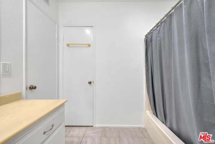 19545 Sherman Way 19, Reseda, California 91335