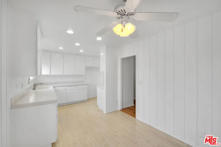 19545 Sherman Way 19, Reseda, California 91335