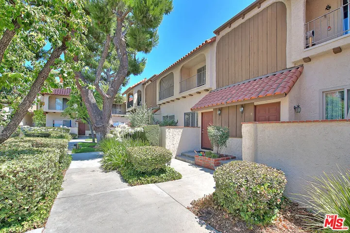 19545 Sherman Way 19, Reseda, California 91335
