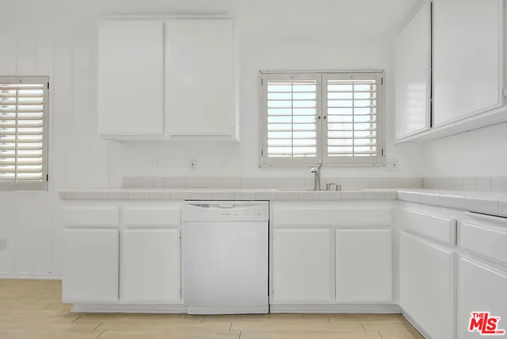 19545 Sherman Way 19, Reseda, California 91335