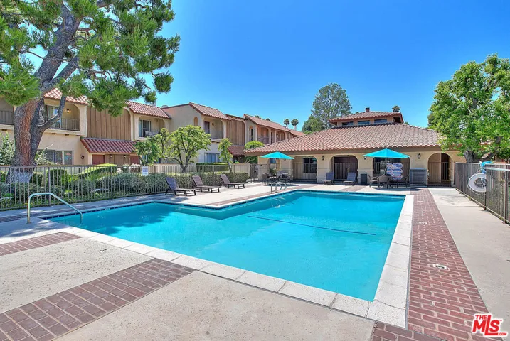 19545 Sherman Way 19, Reseda, California 91335