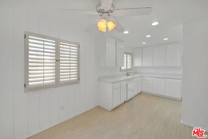 19545 Sherman Way 19, Reseda, California 91335