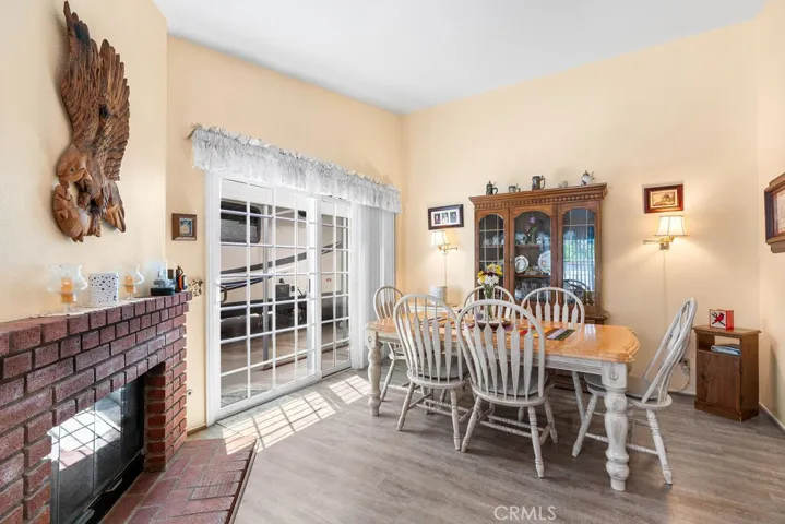 Dining rm