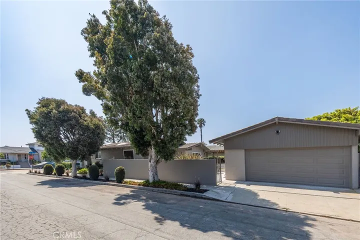 1821 Herrin Street, Manhattan Beach, California 90266