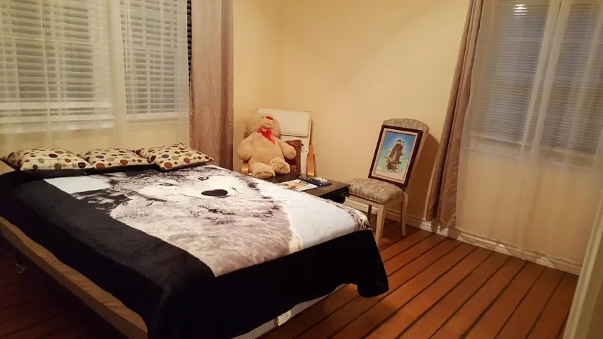 5122 Lindley Avenue, Encino, California 91316