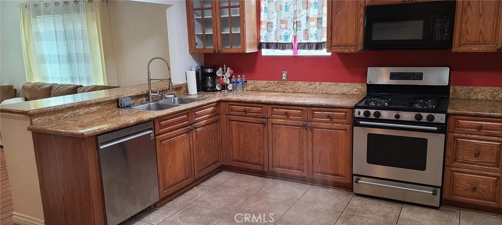 5122 Lindley Avenue, Encino, California 91316