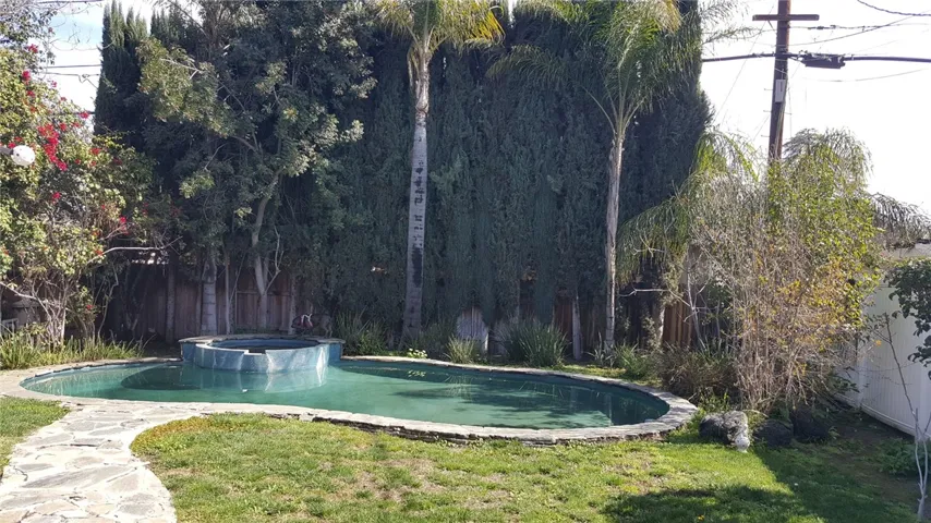 5122 Lindley Avenue, Encino, California 91316