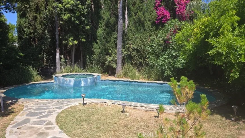 5122 Lindley Avenue, Encino, California 91316