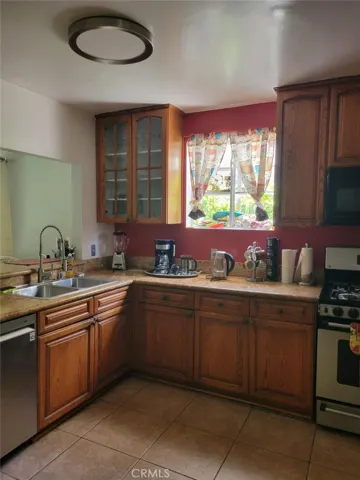 5122 Lindley Avenue, Encino, California 91316