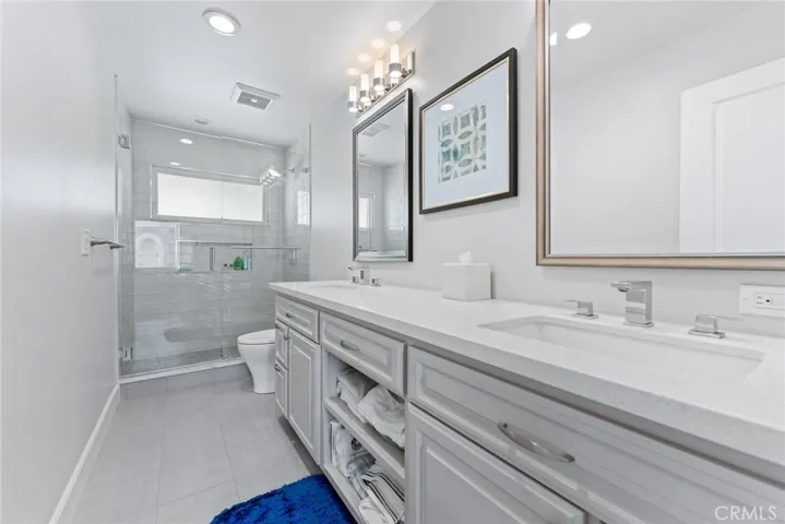 bathroom on 2nd fl