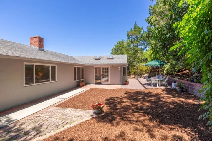 8 El Quanito Way, Burlingame, California 94010
