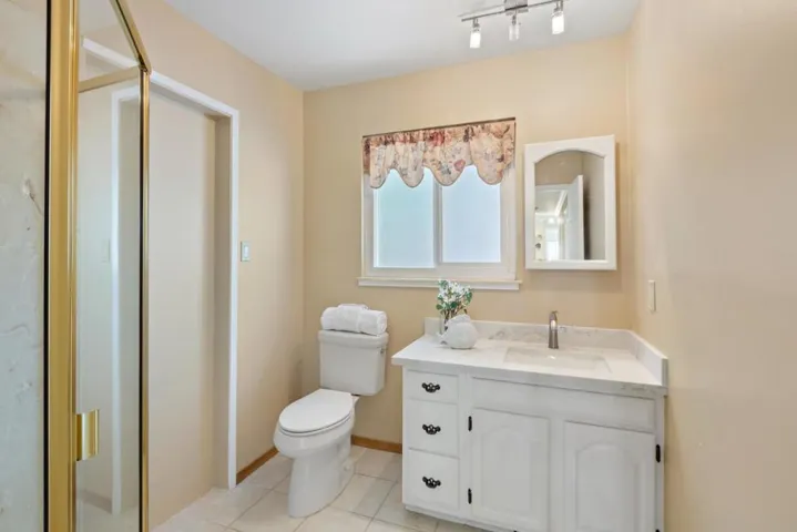 8 El Quanito Way, Burlingame, California 94010