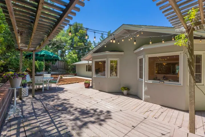 8 El Quanito Way, Burlingame, California 94010