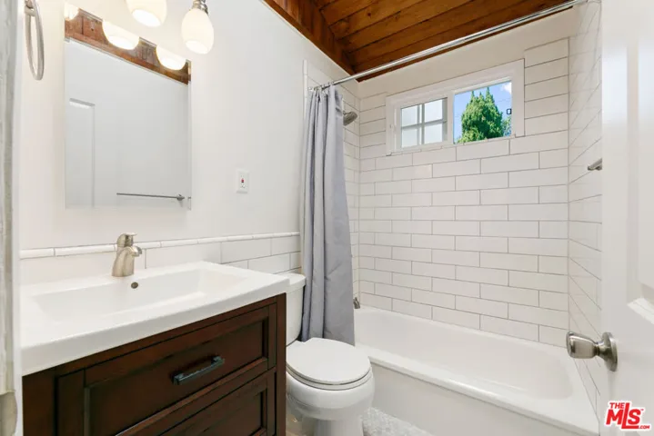 5861 E Fairbrook Street, Long Beach, California 90815