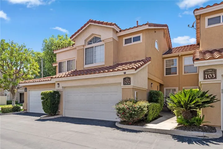 2 story condo with courtyard entry