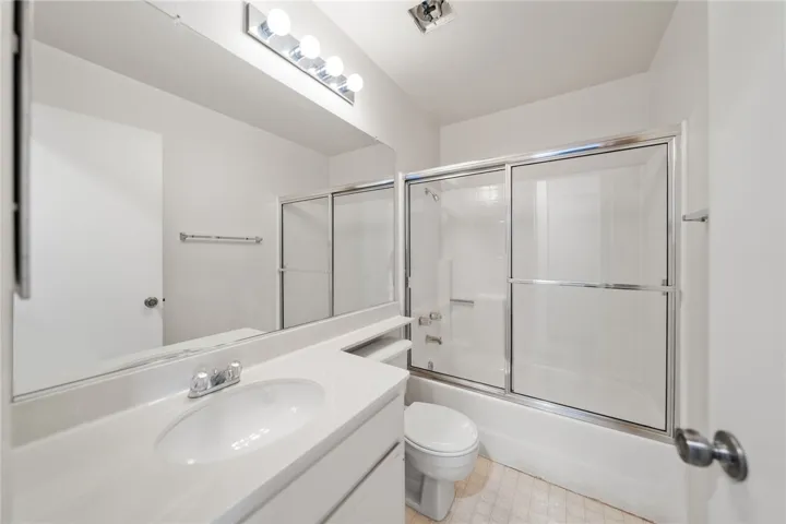Guest bathroom upstairs