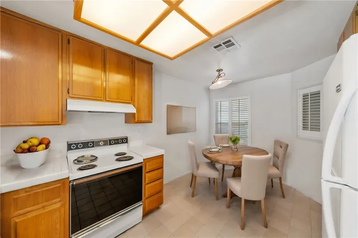 Virtually staged sitting area for dining