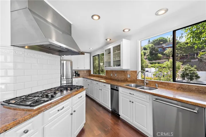 862 Summit Drive, Laguna Beach, California 92651