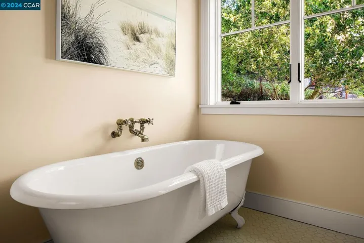 24 Southwood Dr, Orinda, California 94563