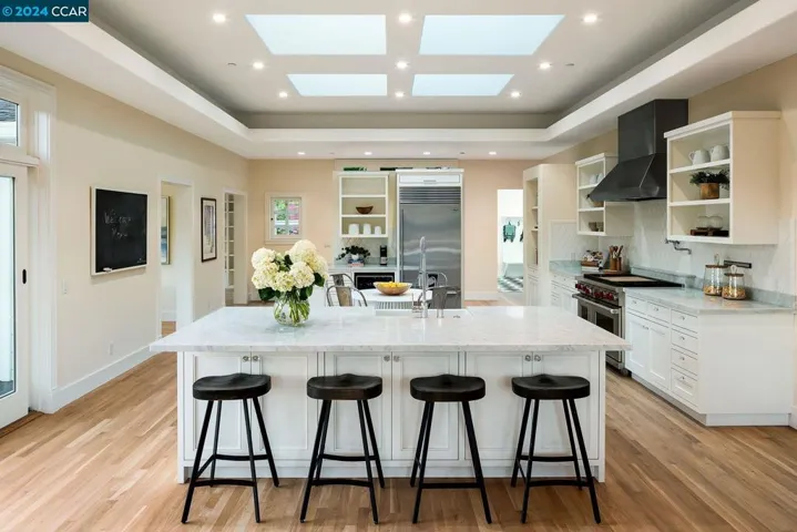 24 Southwood Dr, Orinda, California 94563