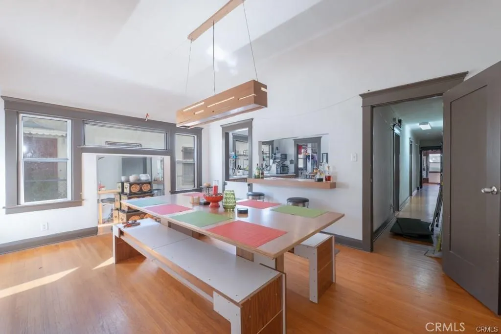 3025 Edgehill Drive, Los Angeles, California 90018 home-pic-1