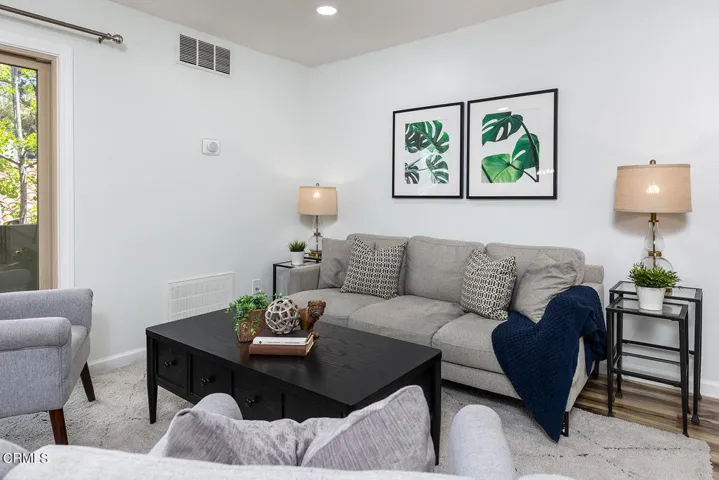 330 S Mentor Ave #338 005-mls