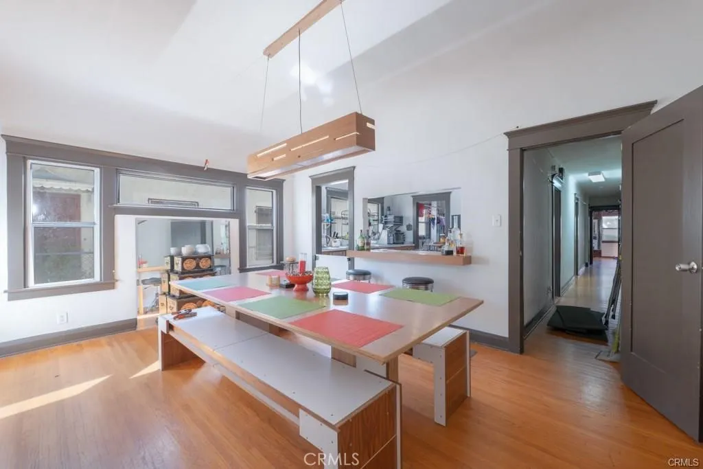 3025 Edgehill Drive, Los Angeles, California 90018 home-pic-0